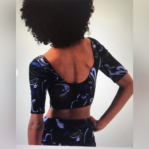 New with tags - Athleta Exhilarate velvet crop best for A-C cups - Picture 2 of 11